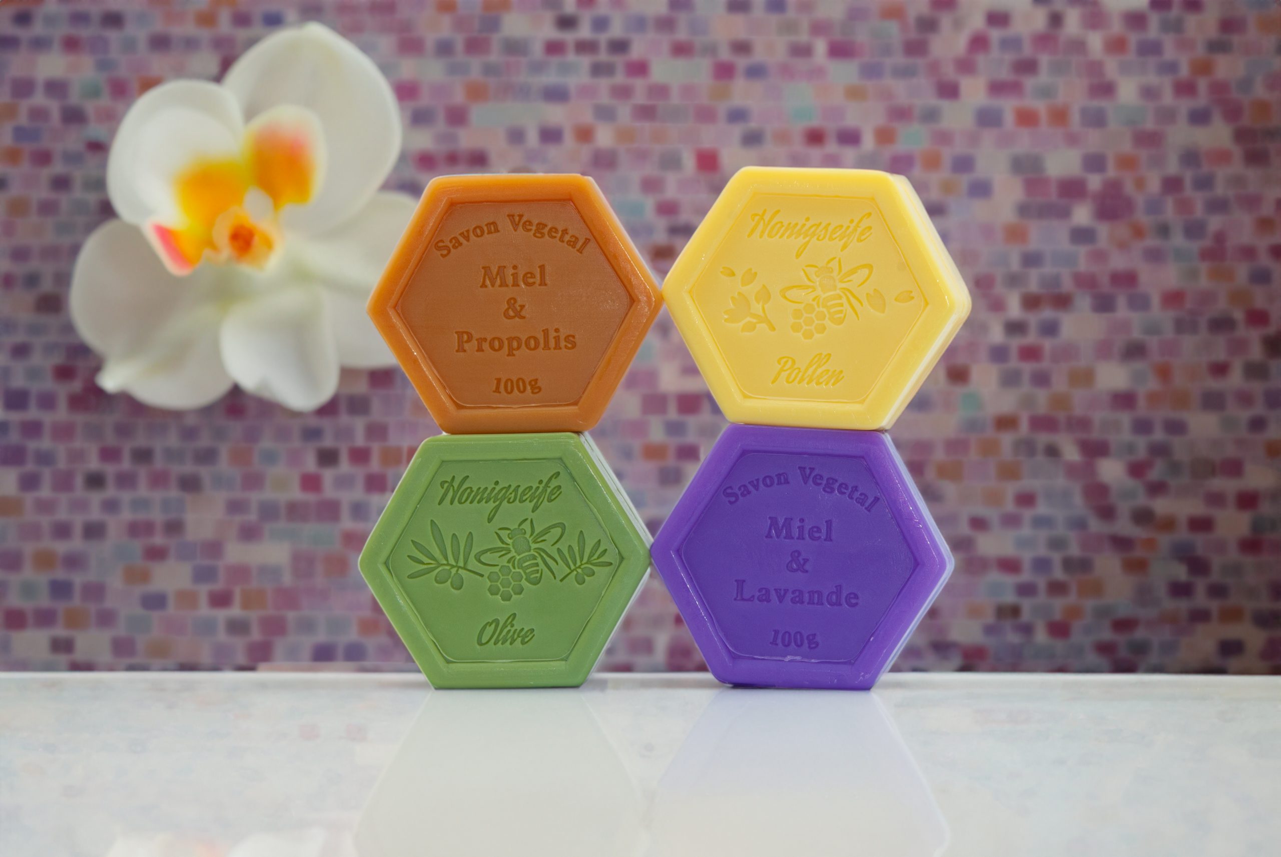 Honingzeep 4x 100g in badkamer